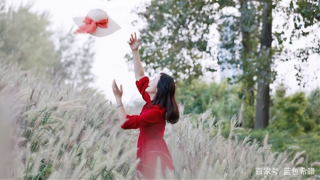 9张漂亮秋景人像示例，总结10个摄影技巧，爱拍照中年女性可参考(秋景人像作品)